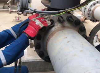 HYDRAULIC TORQUE WRENCH – FLANGE BOLT TORQUING