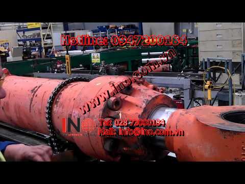 Torque wrench being used in the hydraulic workshop